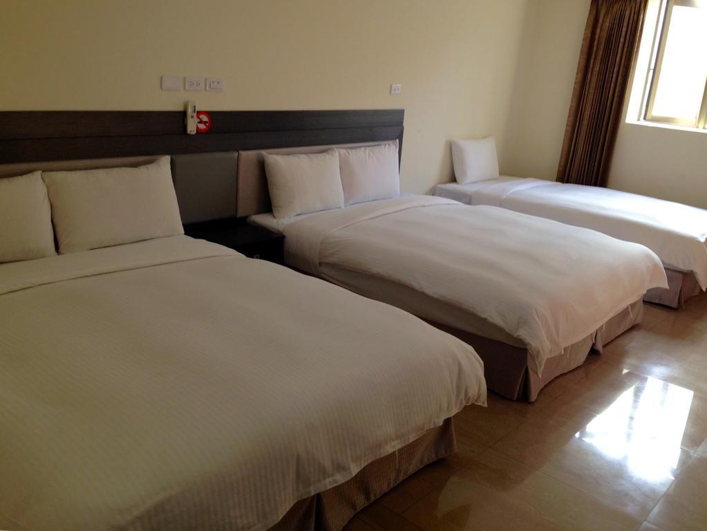 Big Bear Hotel Kaohsiung Buitenkant foto