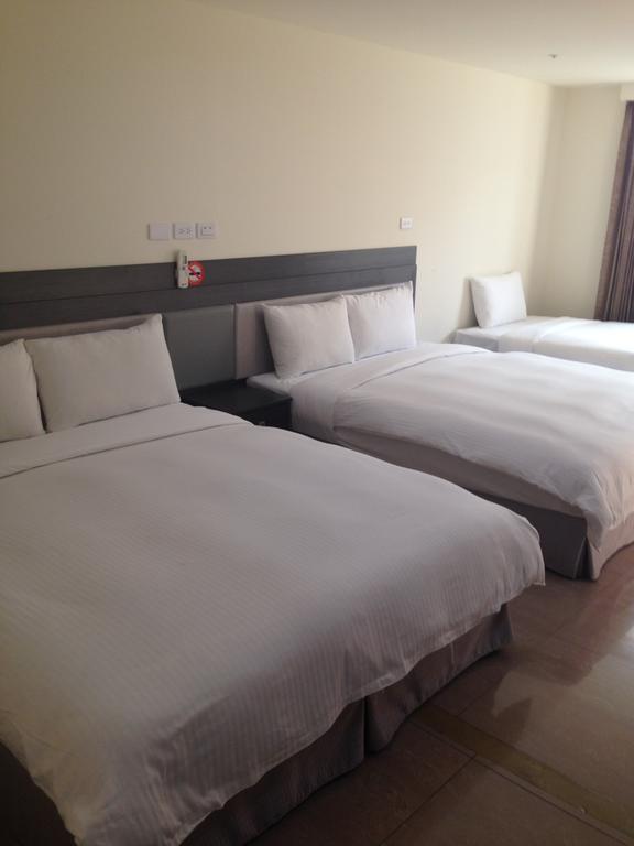 Big Bear Hotel Kaohsiung Buitenkant foto