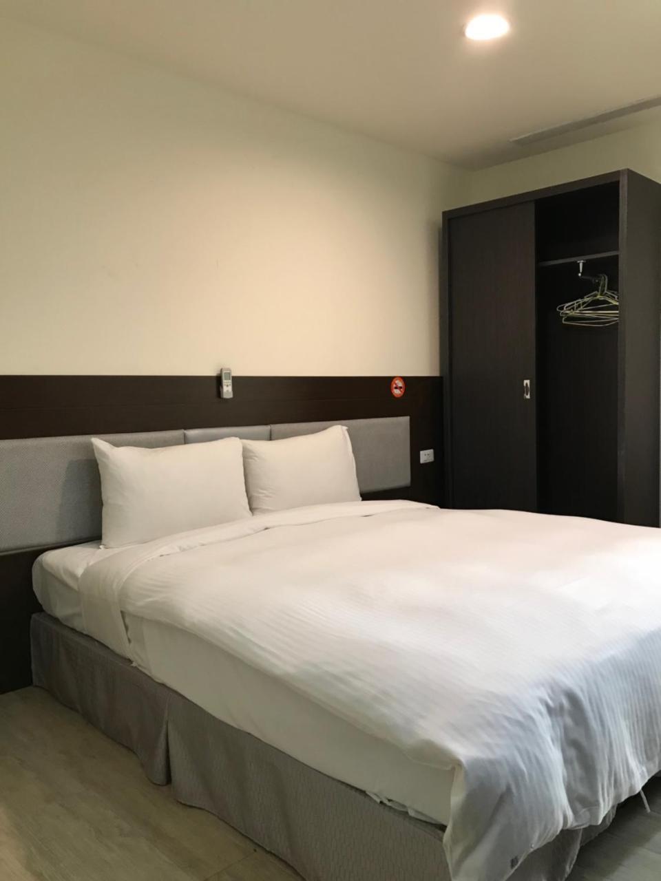 Big Bear Hotel Kaohsiung Buitenkant foto