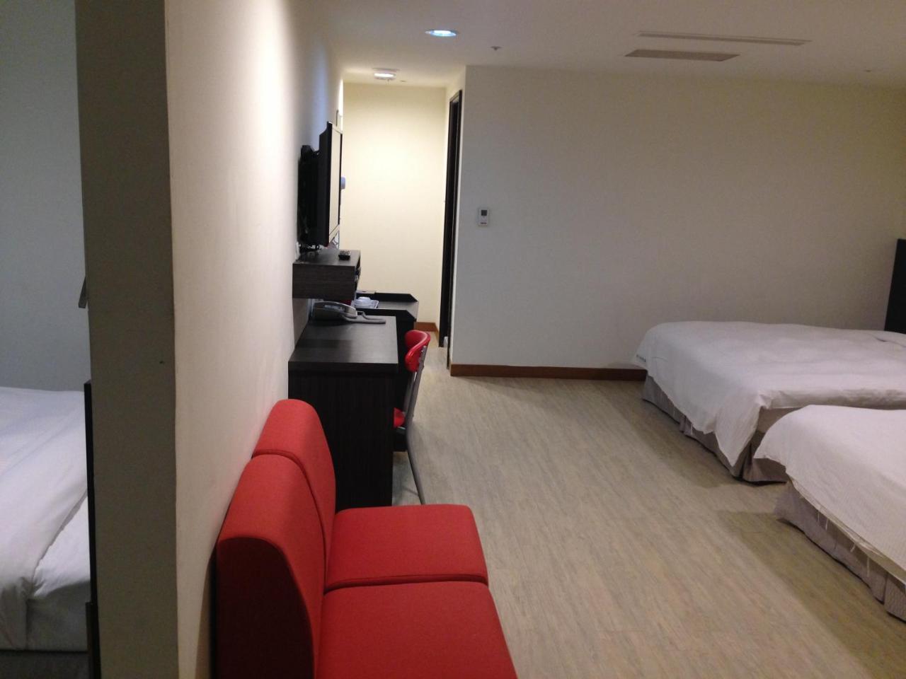 Big Bear Hotel Kaohsiung Buitenkant foto